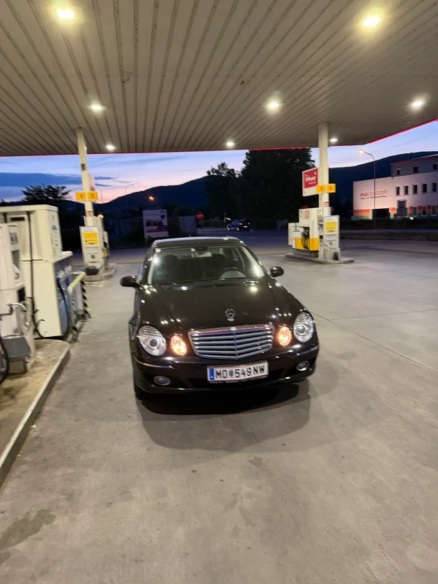 Mercedes-Benz E-Class 2008 photo 2