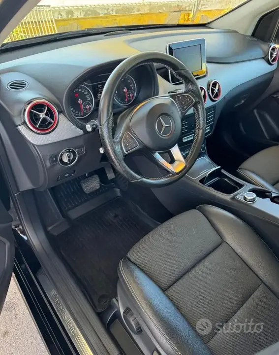 Mercedes-Benz B-Class 2015 photo 2