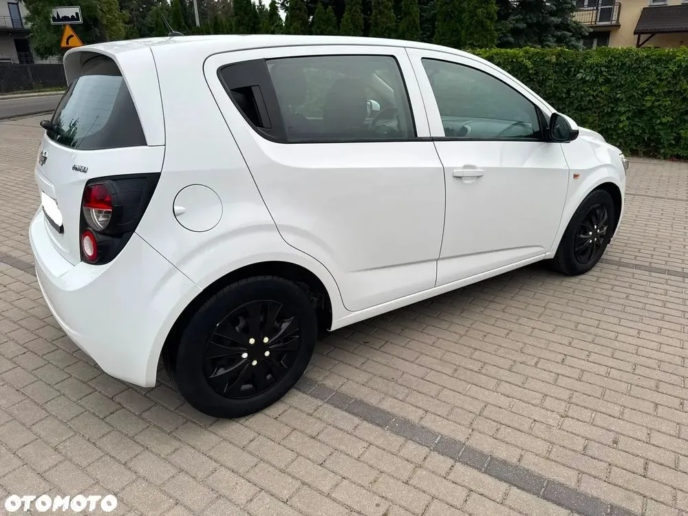 Chevrolet Aveo 2012 photo 4