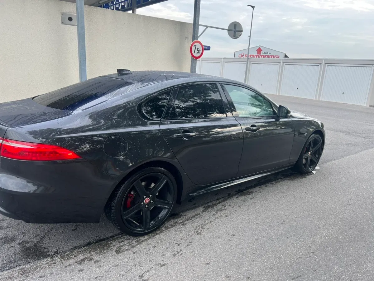 Jaguar Xf 2016 photo 3