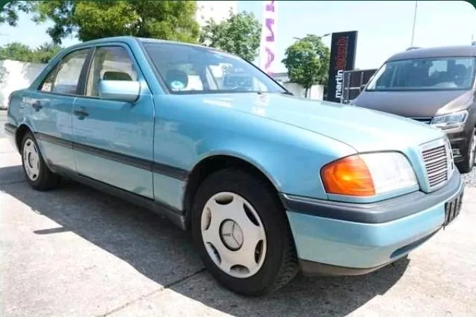 Mercedes-Benz C180