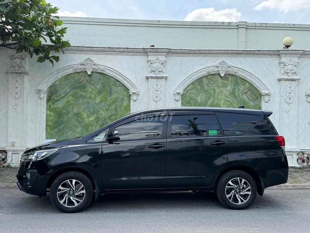 Toyota Innova 2022 photo 3