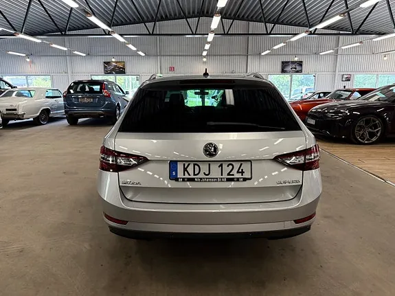 Skoda Superb 2016 photo 5