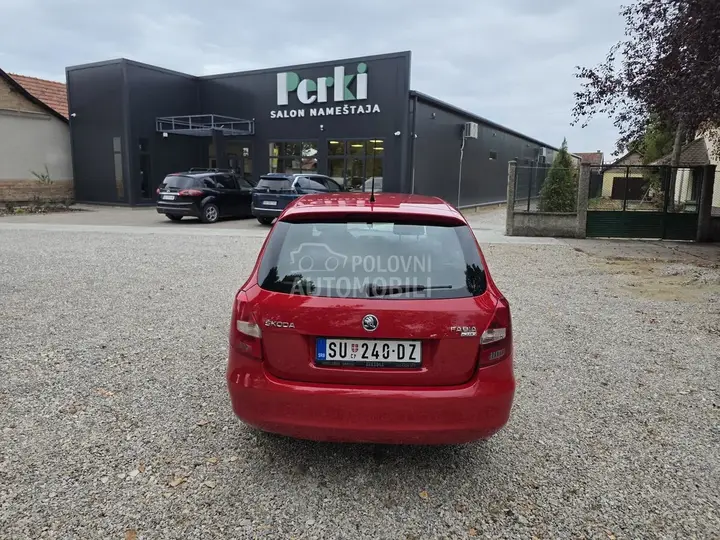 Skoda Fabia 2012 photo 3