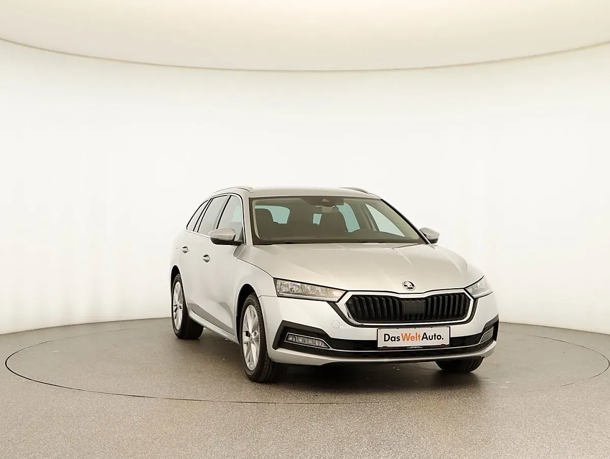 Skoda Octavia 2023 photo 2
