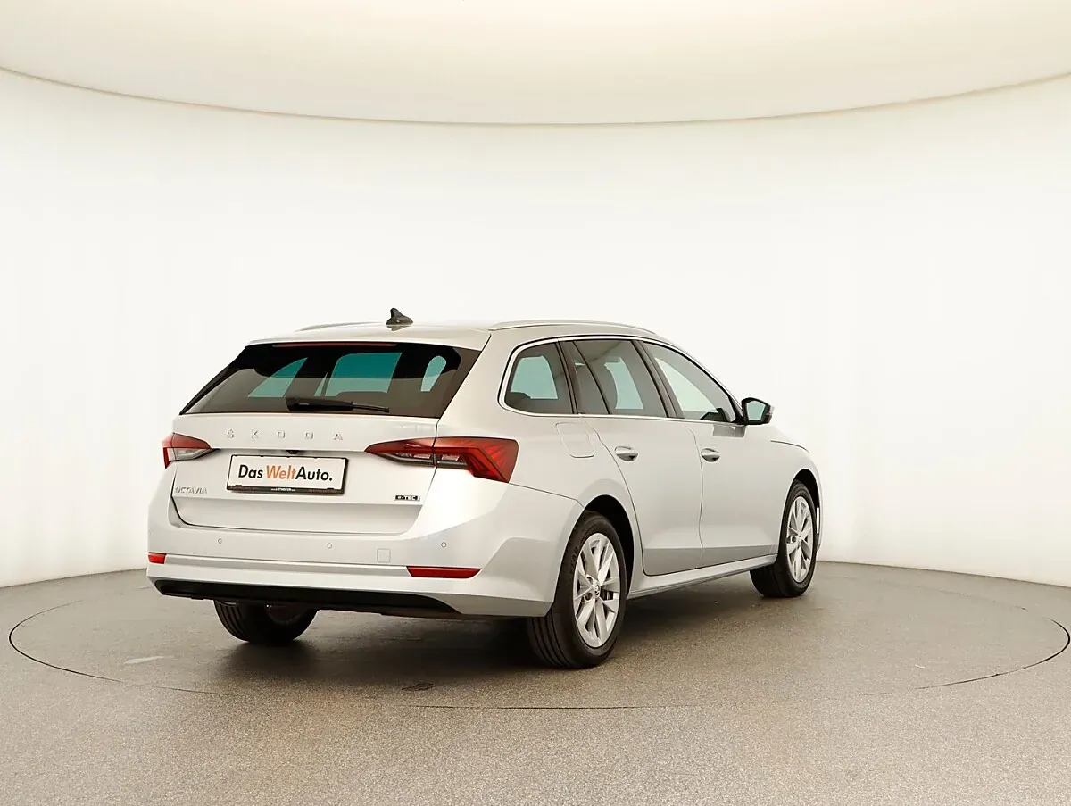 Skoda Octavia 2023 photo 3