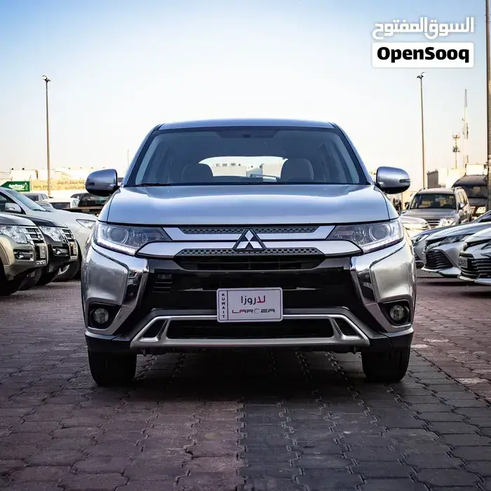 Mitsubishi Outlander 2022 photo 2