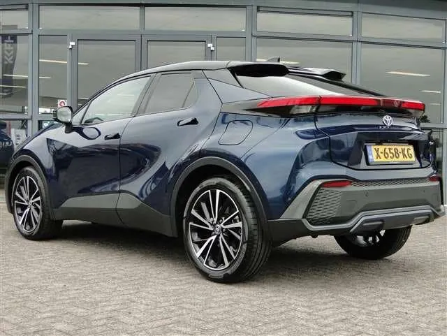 Toyota C-Hr 2023 photo 2