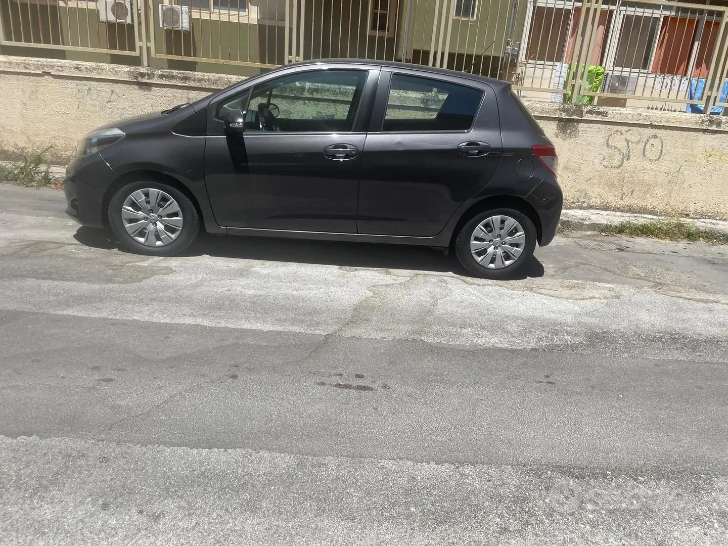 Toyota Yaris 2013 photo 3