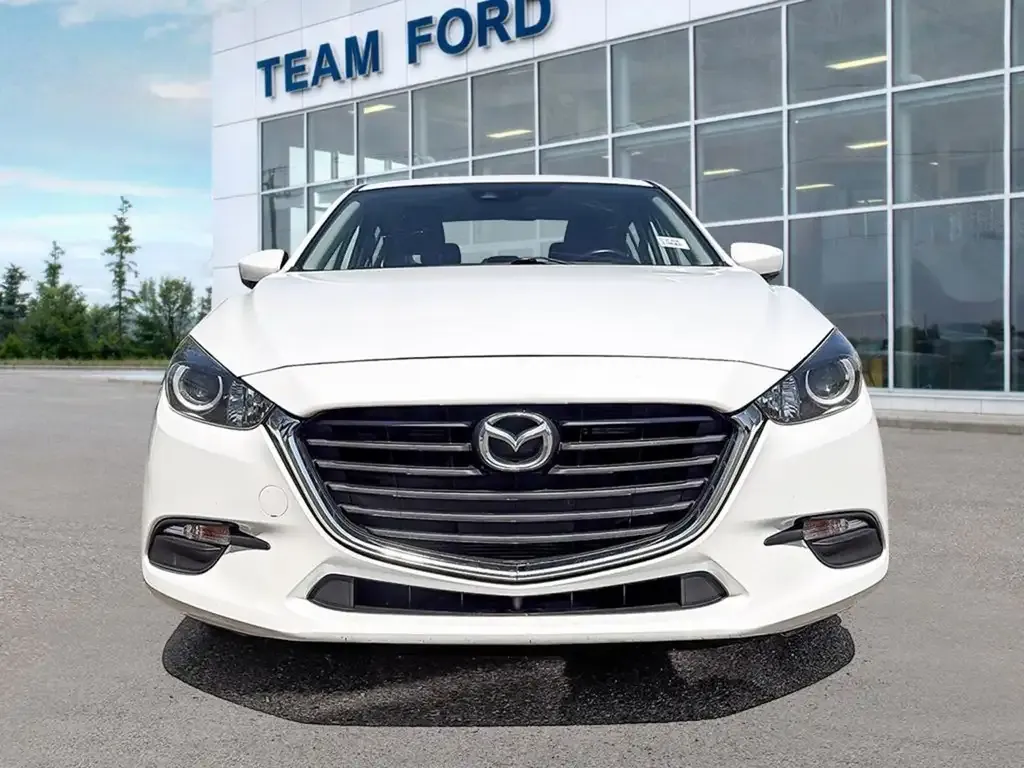 Mazda 3 2018 photo 2