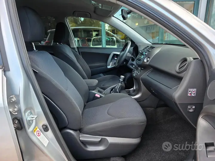 Toyota Rav4 2012 photo 4