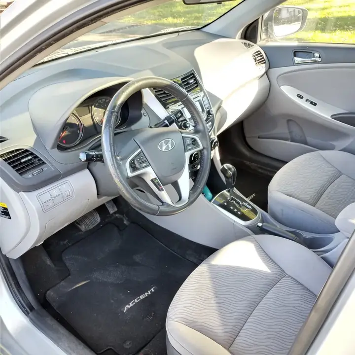 Hyundai Accent 2013 photo 4