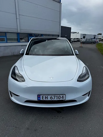Tesla Model Y 2024 photo 2