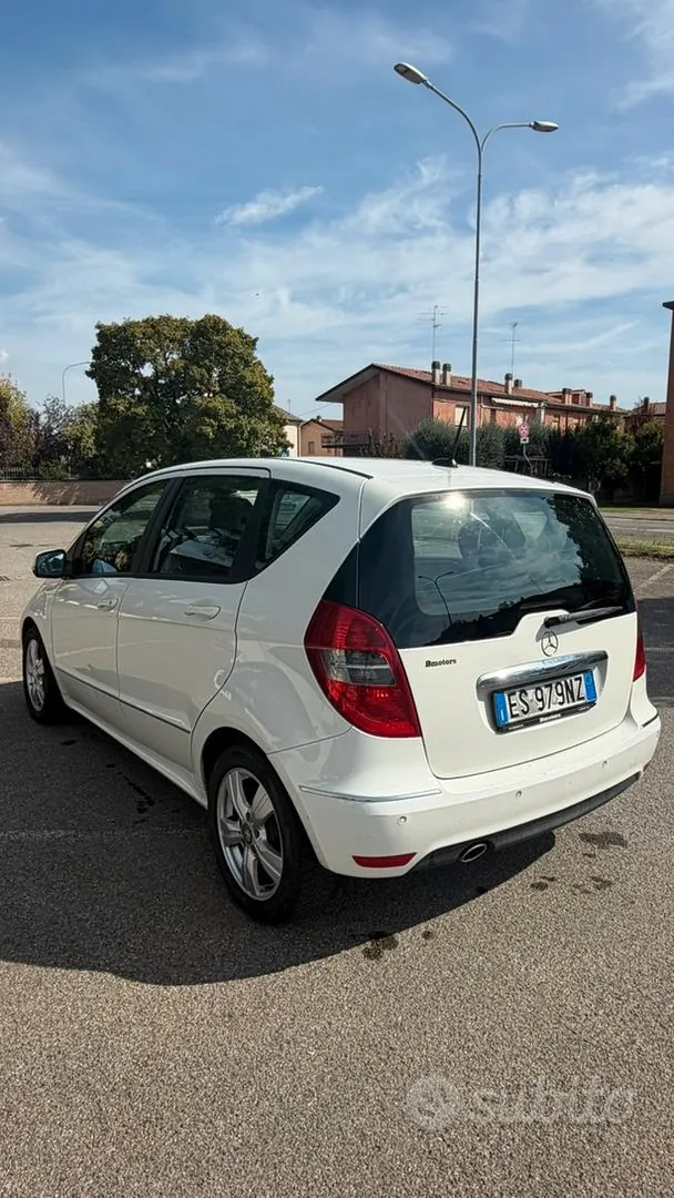 Mercedes-Benz A-Class 2013 photo 4
