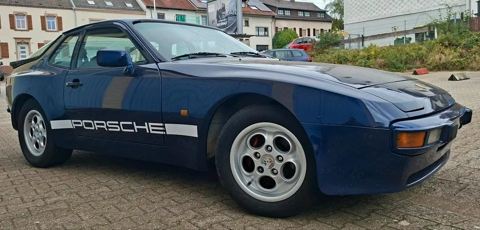Porsche 944