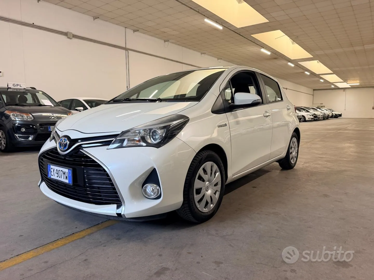 Toyota Yaris 2015 photo 2