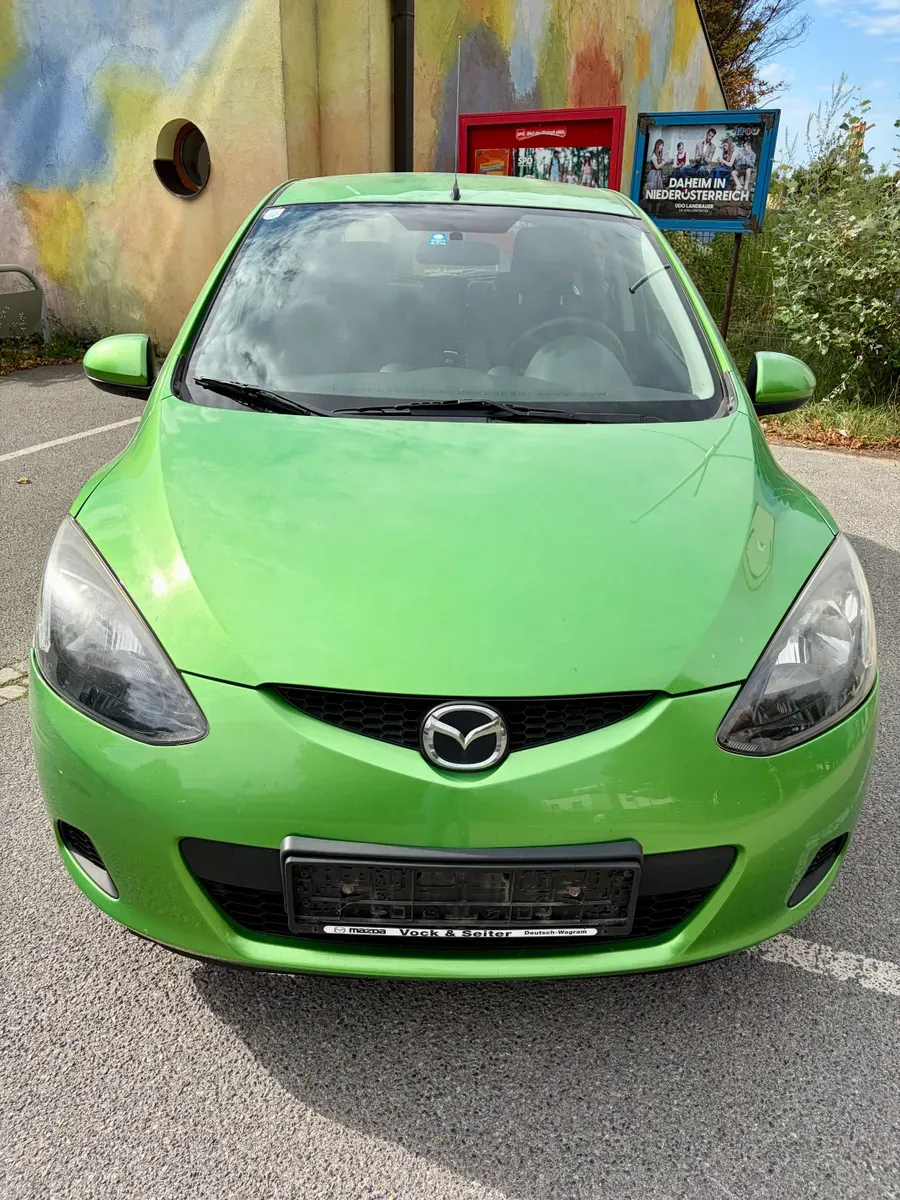 Mazda Mazda2 2009 photo 3
