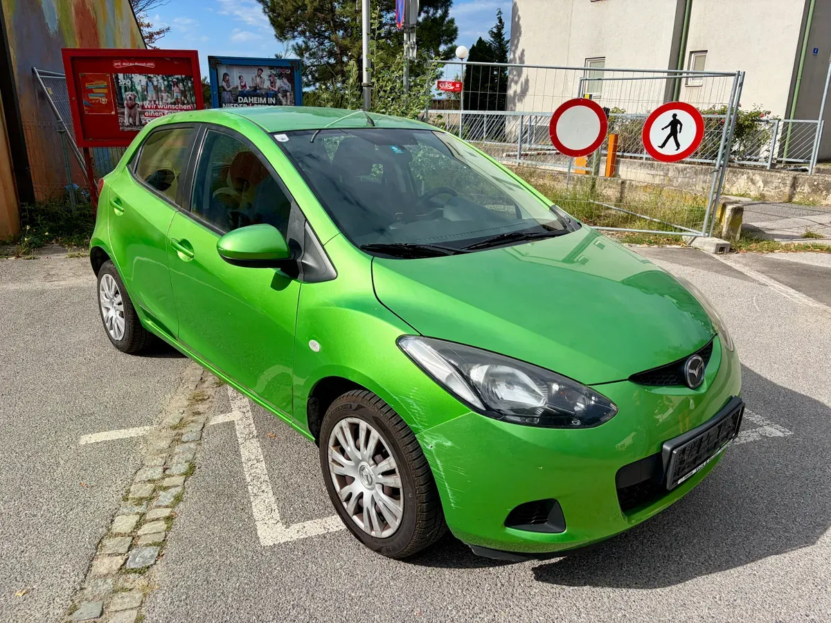 Mazda Mazda2 2009 photo 2