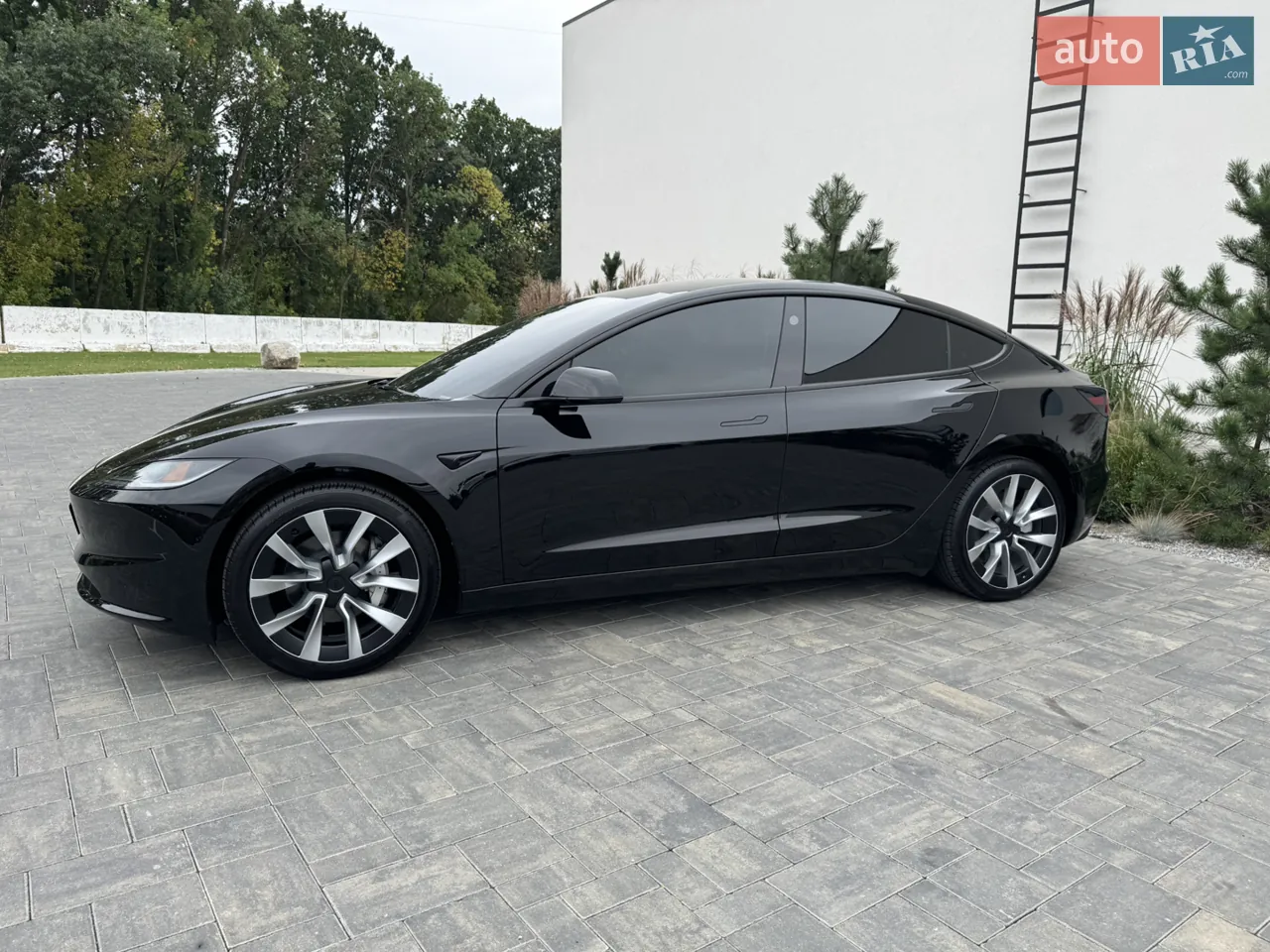 Tesla Model 3 2024 photo 4