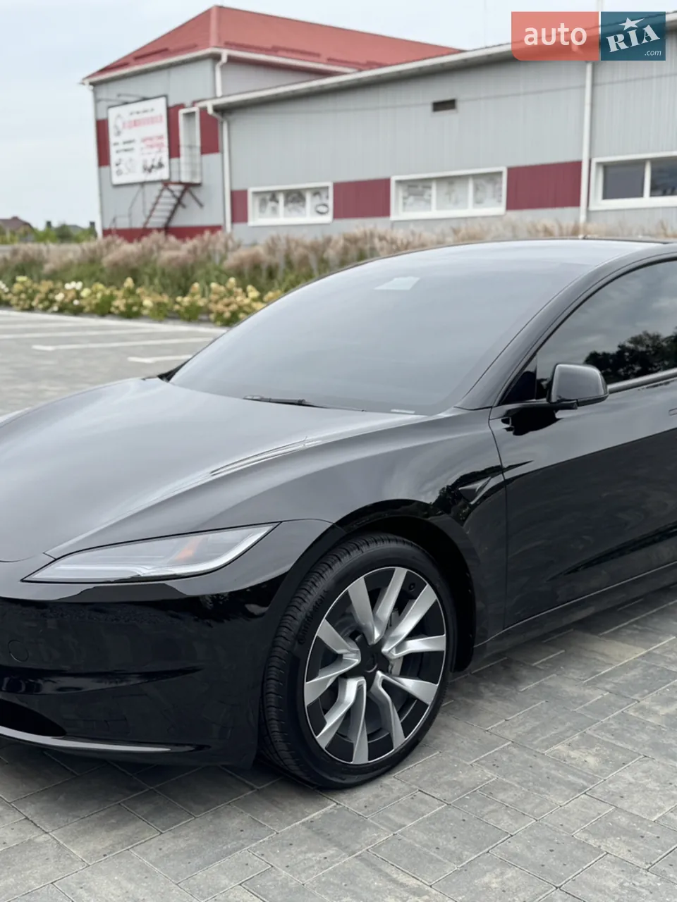Tesla Model 3 2024 photo 2