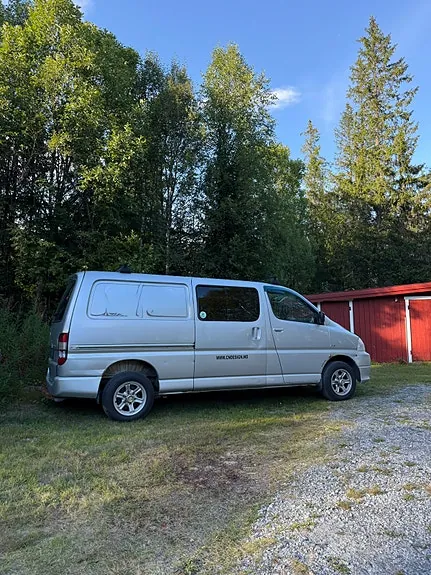 Toyota Hiace 2010 photo 2