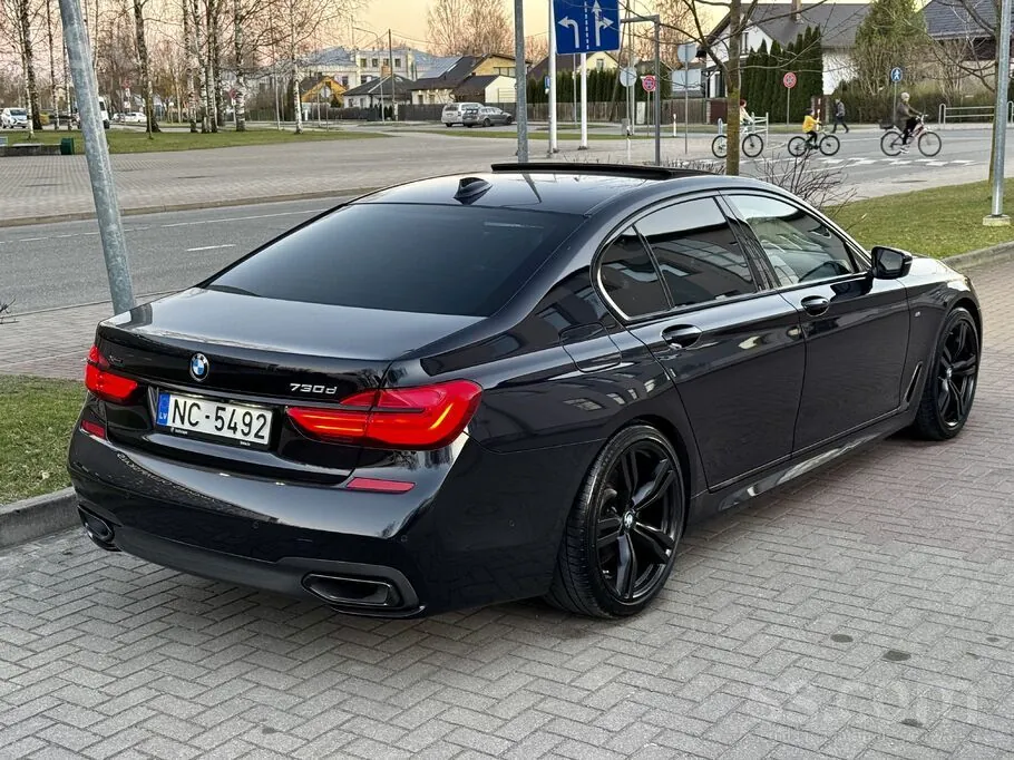 BMW 730D 2018 photo 2