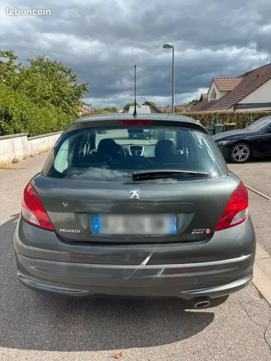 Peugeot 207 2011 photo 3
