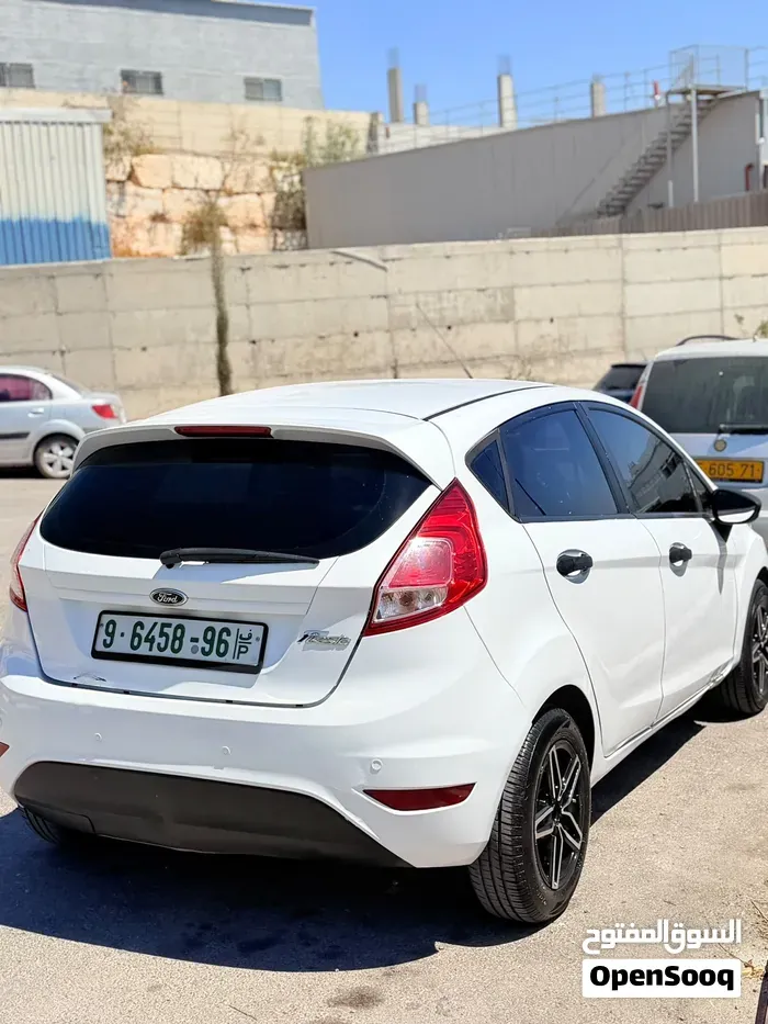 Ford Fiesta 2014 photo 2