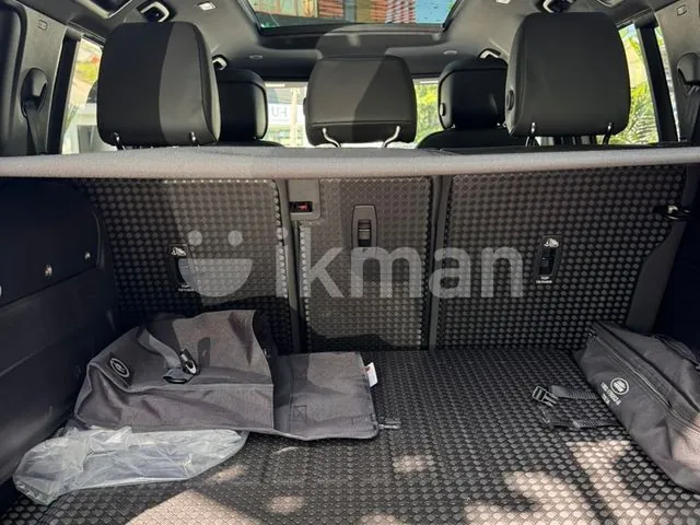 Land Rover Defender 2026 photo 5