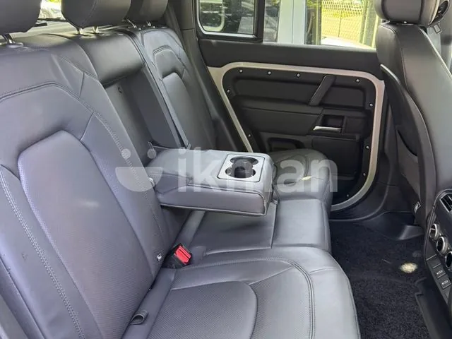 Land Rover Defender 2026 photo 4