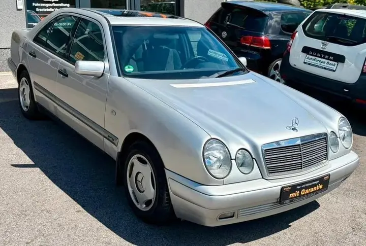 Mercedes-Benz E 200