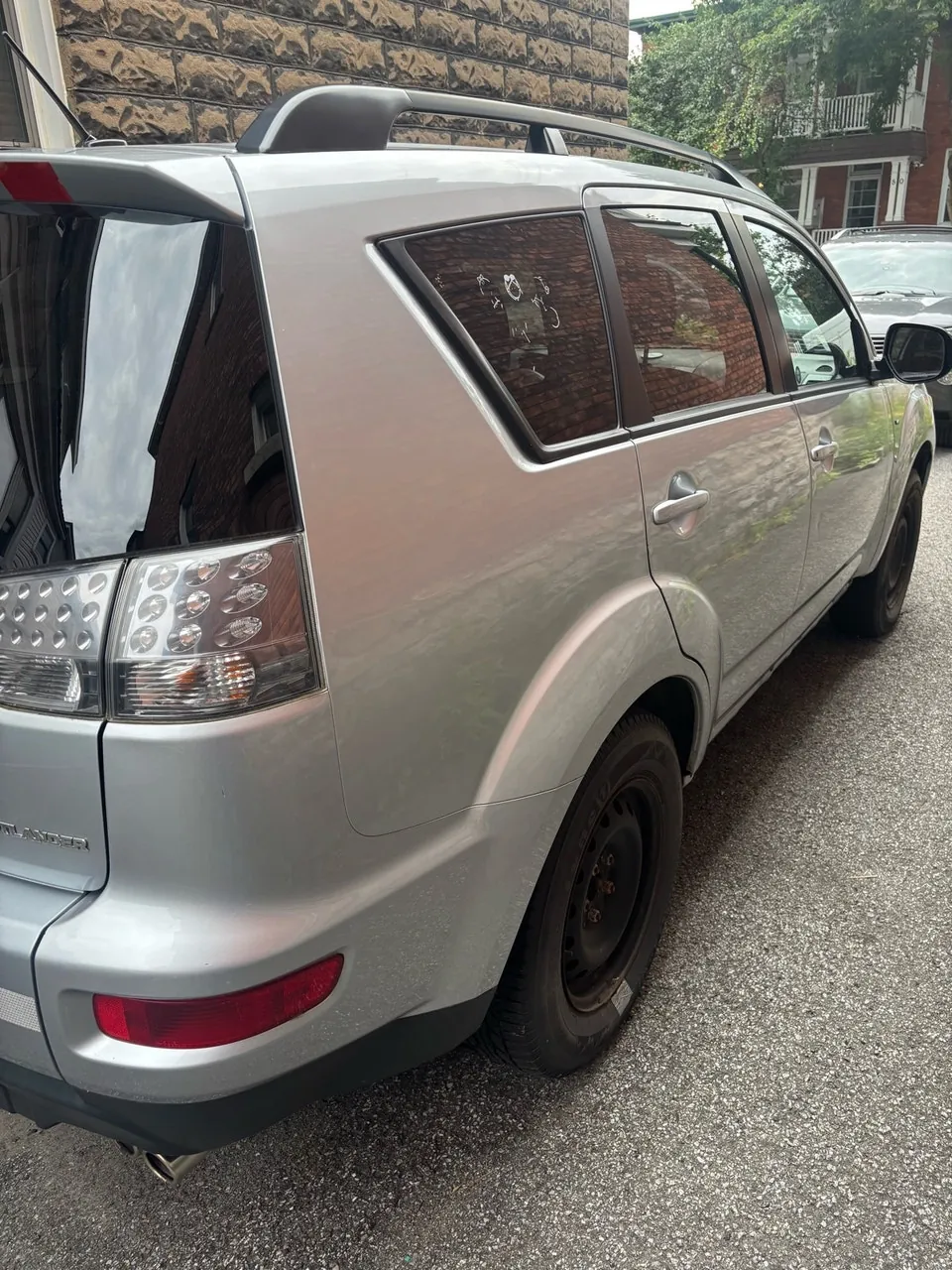 Mitsubishi Outlander 2011 photo 2