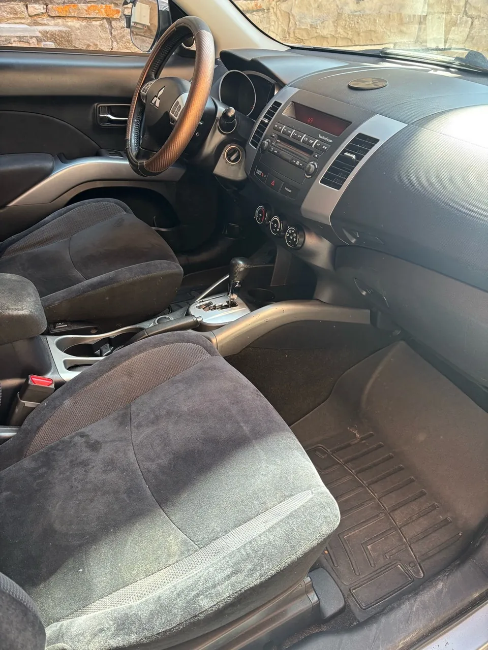 Mitsubishi Outlander 2011 photo 3
