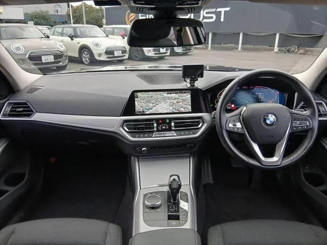 BMW 3 Series 2019 photo 3