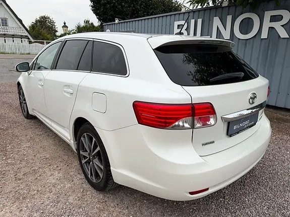 Toyota Avensis 2013 photo 5