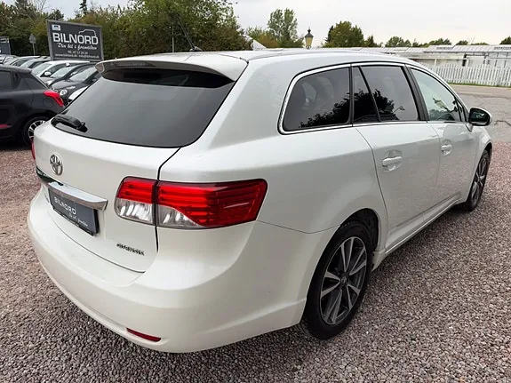 Toyota Avensis 2013 photo 4