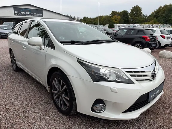 Toyota Avensis 2013 photo 3