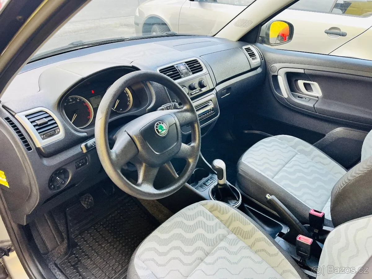Skoda Fabia 2009 photo 4