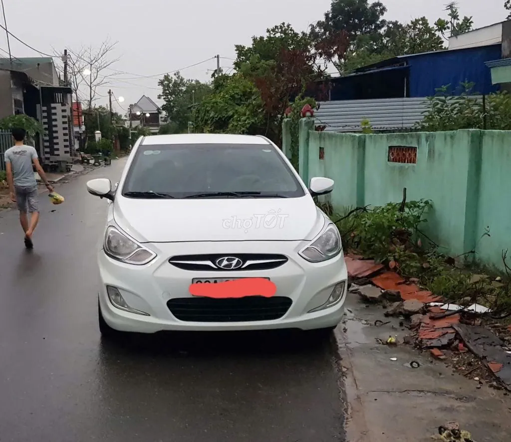Hyundai Accent 2012 photo 3