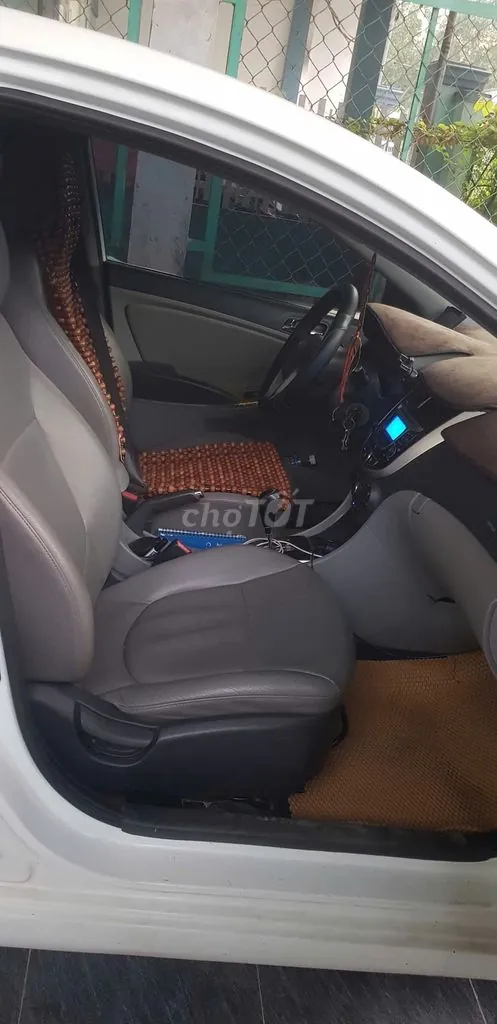 Hyundai Accent 2012 photo 2