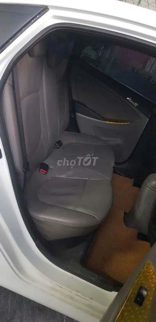 Hyundai Accent 2012 photo 4