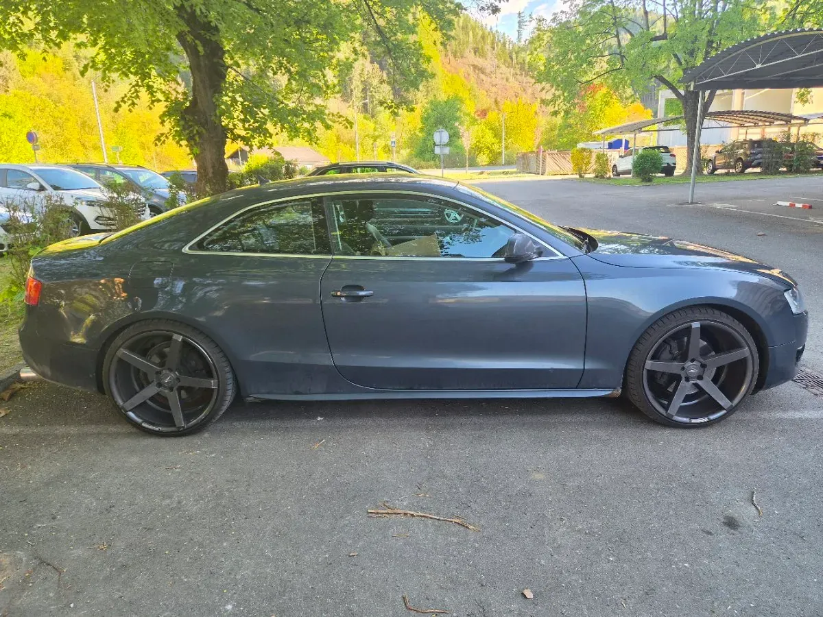 Audi A5 2009 photo 2