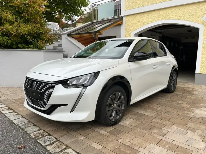 Peugeot E-208 2021 photo 2