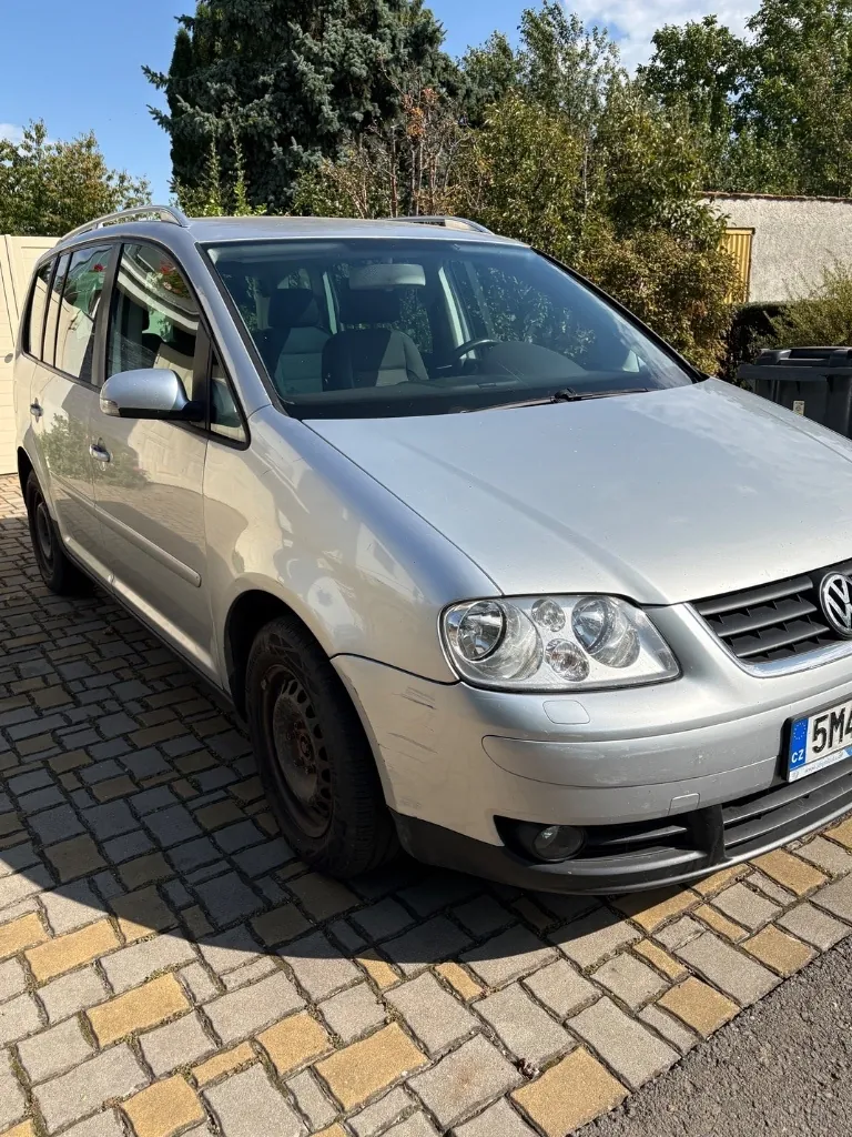 Volkswagen Touran 2005 photo 2
