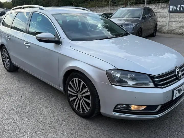 Volkswagen Passat 2014 photo 2