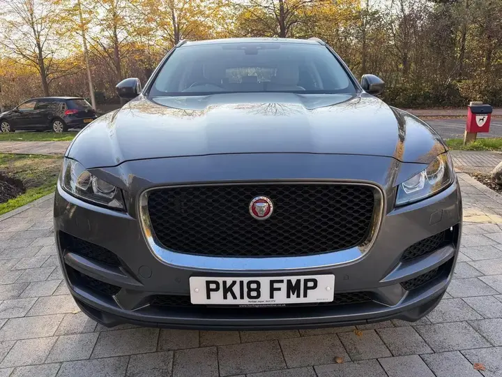 Jaguar F-Pace 2018 photo 2