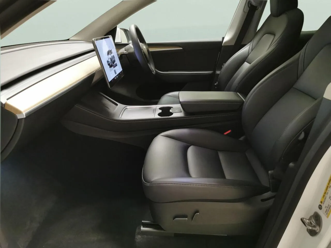 Tesla Model Y 2023 photo 4