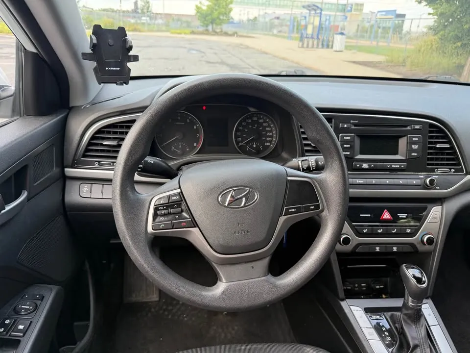 Hyundai Elantra 2018 photo 3