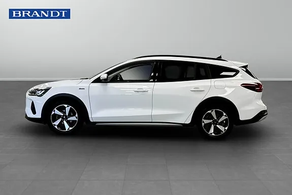 Ford Focus 2023 photo 3