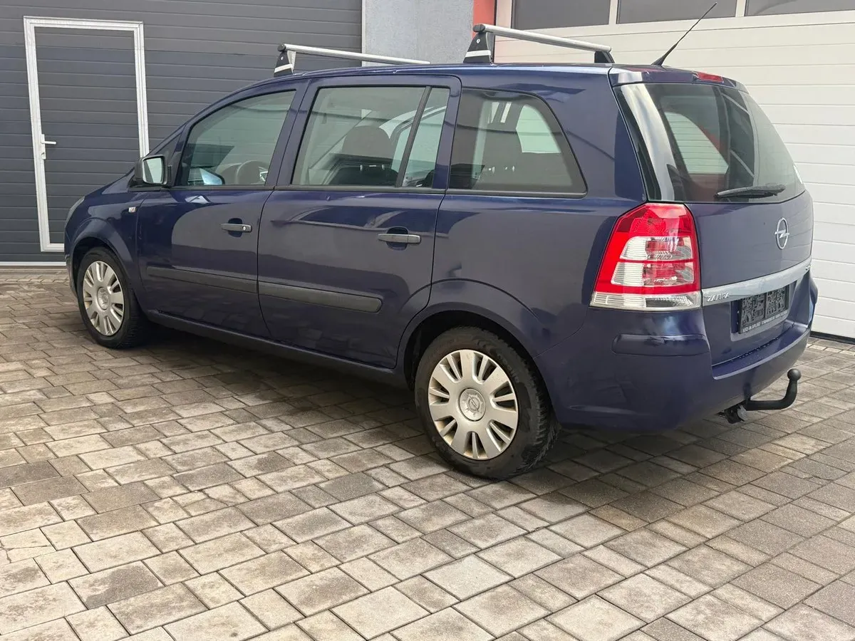 Opel Zafira 2011 photo 2